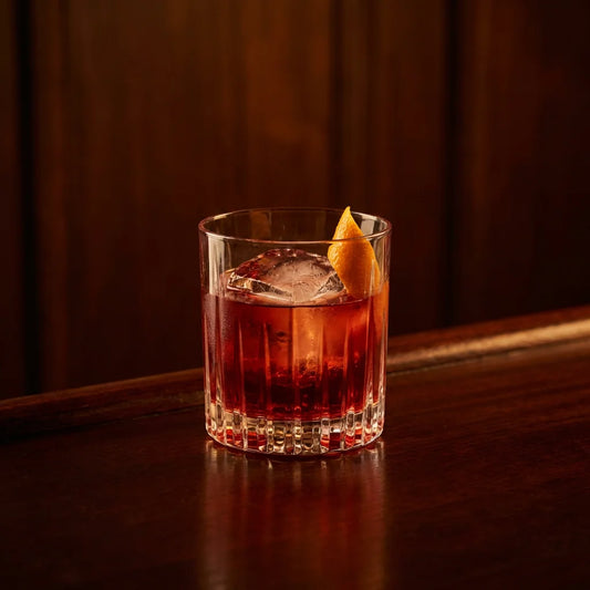 Negroni Brasileiro com Cachaça 100 Limite Preta